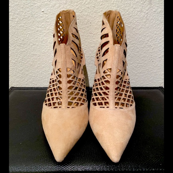 Tamara Mellon Femme Ankle LaserCut Booties NWOT 38 - Picture 2 of 6